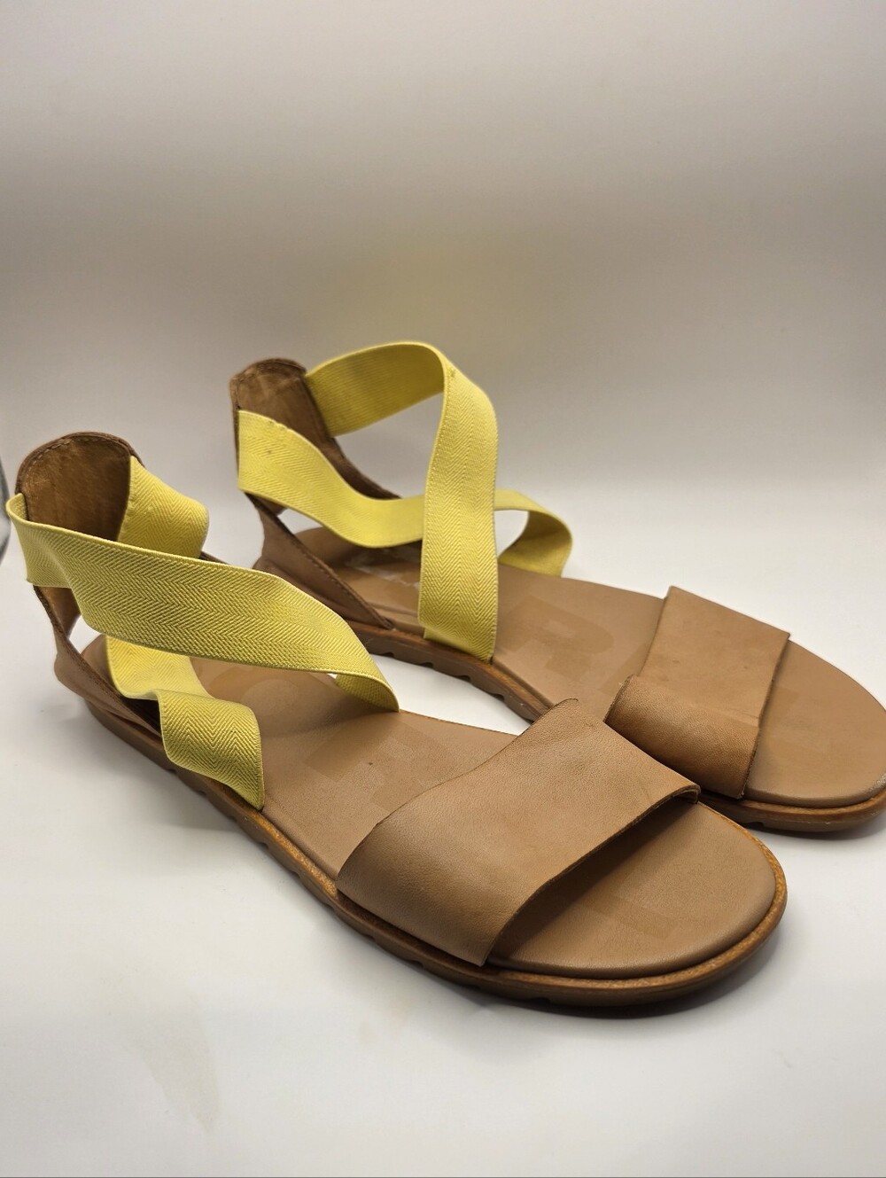 Sorel Ella Crisscross Sandals Tan Leather Yellow Strap 8.5